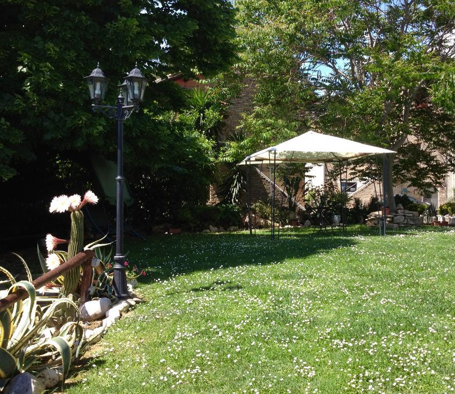 Maison Diamanti Castel di Lama Luaran gambar
