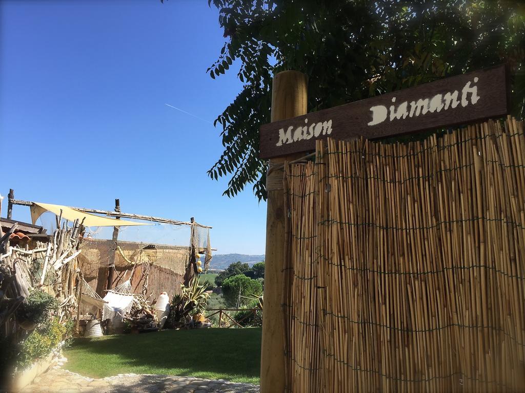 Maison Diamanti Castel di Lama Luaran gambar